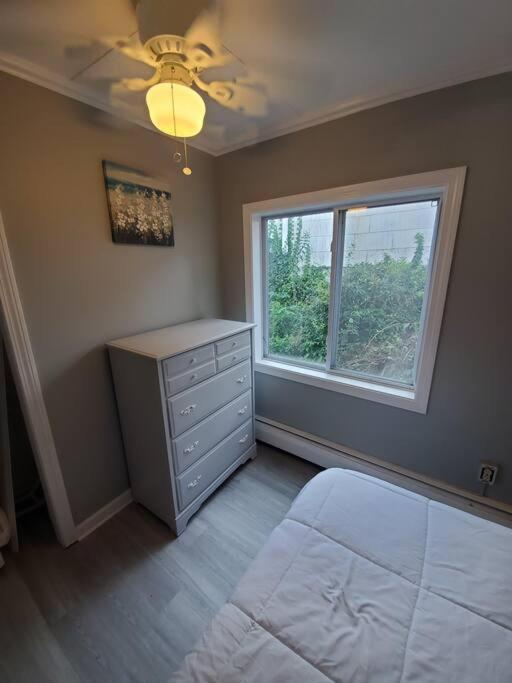 Beachy Bay Breeze Bungalow 2Br With Parking And Close To Many Amenities. West Haven Kültér fotó