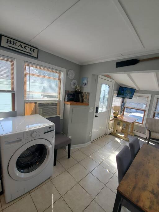 Beachy Bay Breeze Bungalow 2Br With Parking And Close To Many Amenities. West Haven Kültér fotó